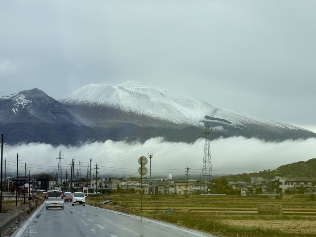 浅間山初冠雪!